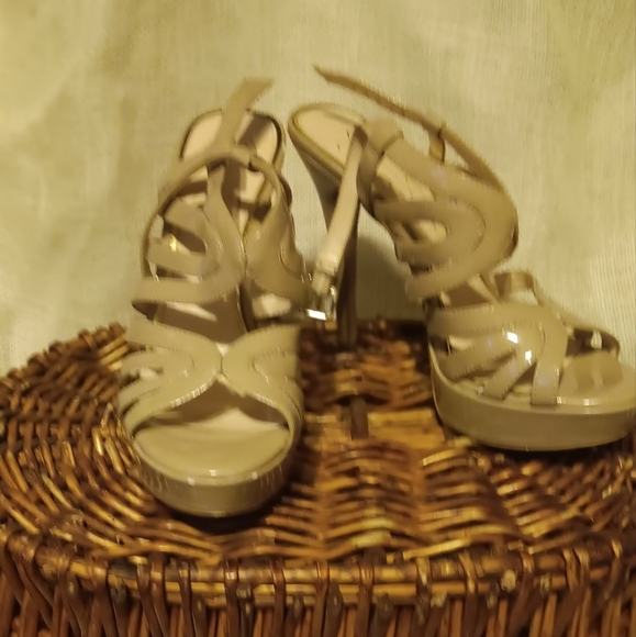 Jessica Simpson tan heels with strap and clasp - Picture 6 of 8